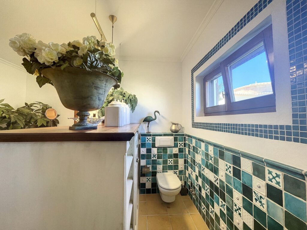 Frontline villa with sea views 52