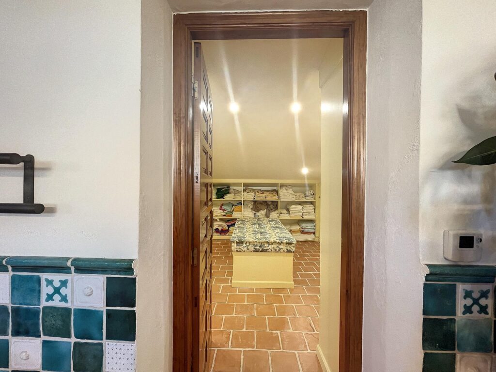 Frontline villa with sea views 54