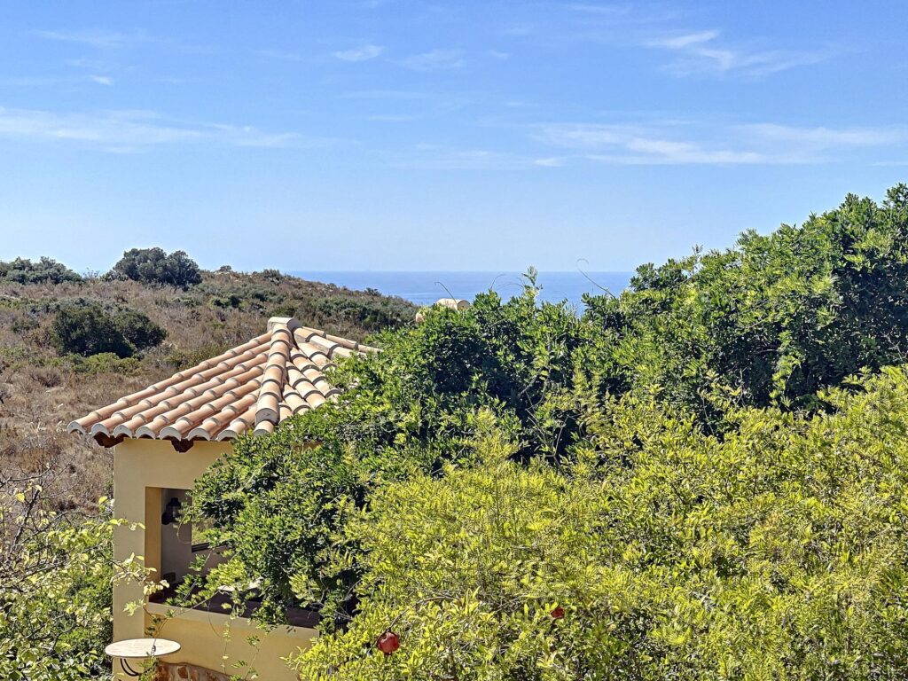 Frontline villa with sea views 58