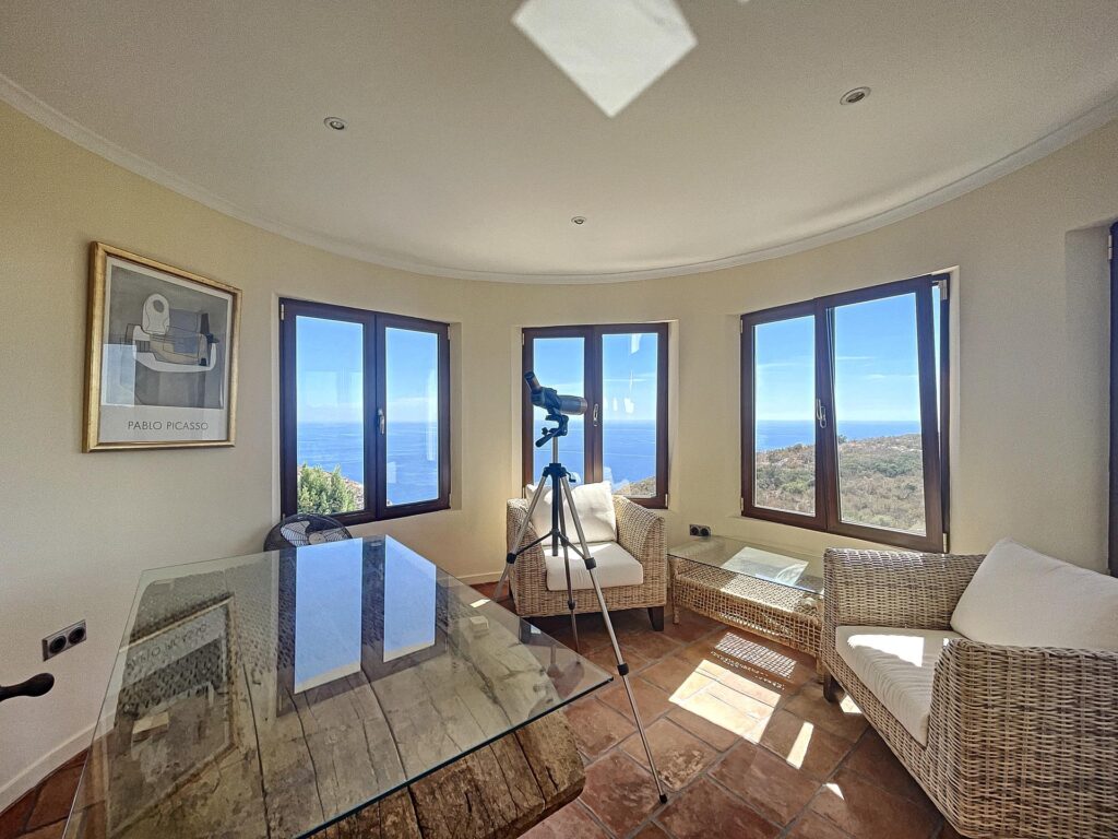 Frontline villa with sea views 59