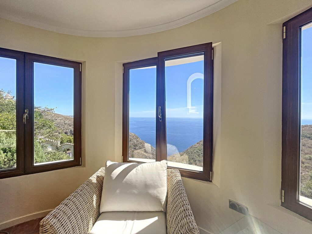 Frontline villa with sea views 60