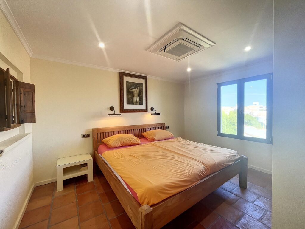 Frontline villa with sea views 67