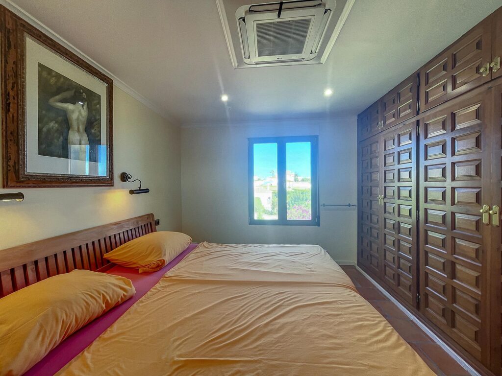 Frontline villa with sea views 68