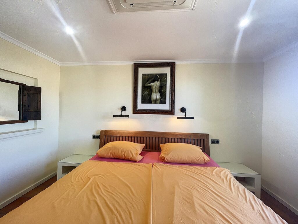 Frontline villa with sea views 69