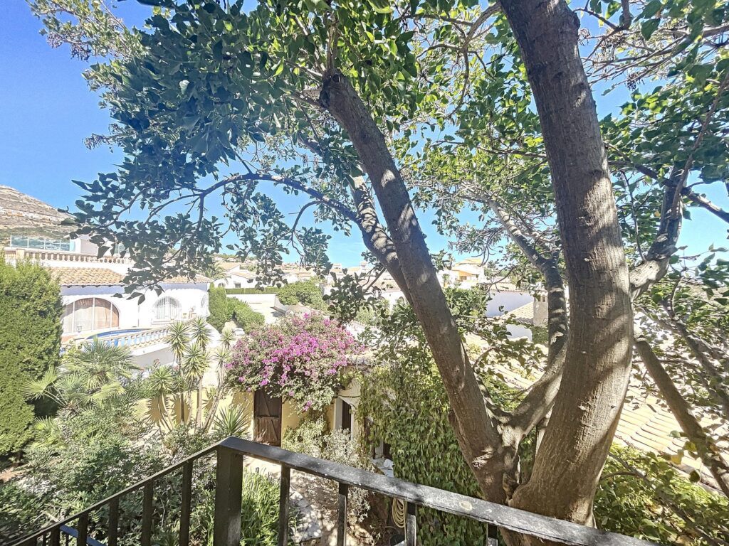 Frontline villa with sea views 71