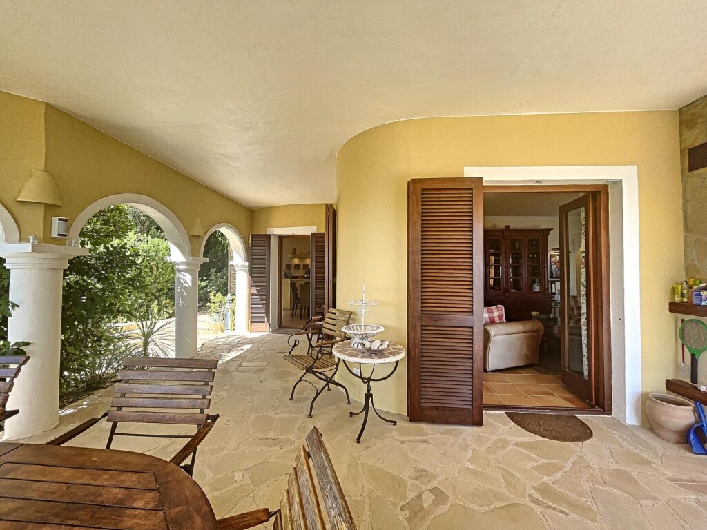 Frontline villa with sea views 75