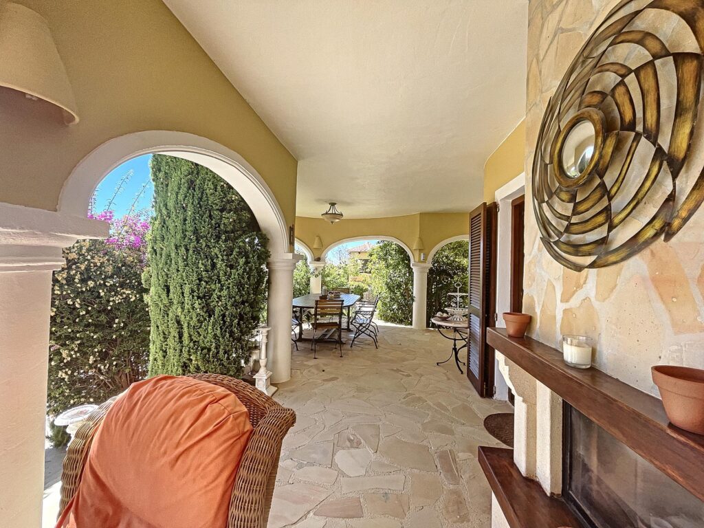 Frontline villa with sea views 81