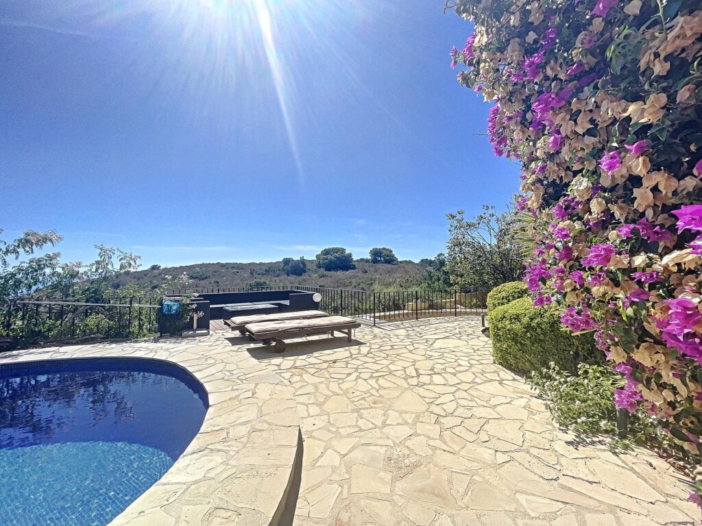 Frontline villa with sea views 82