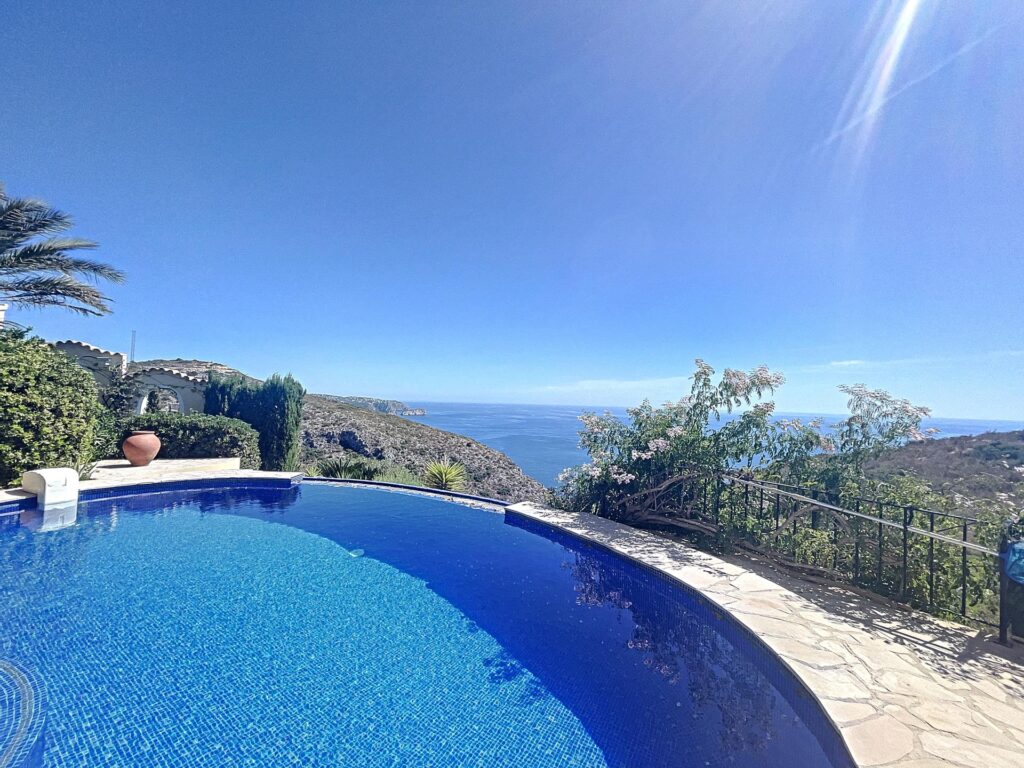 Frontline villa with sea views 83