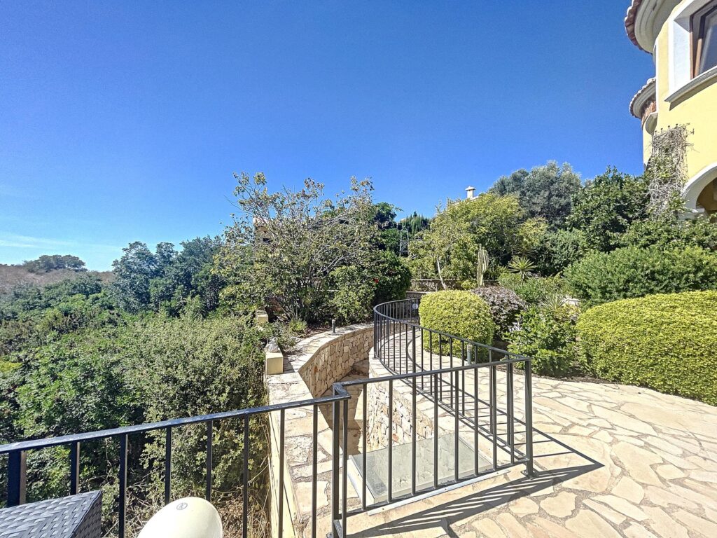 Frontline villa with sea views 89