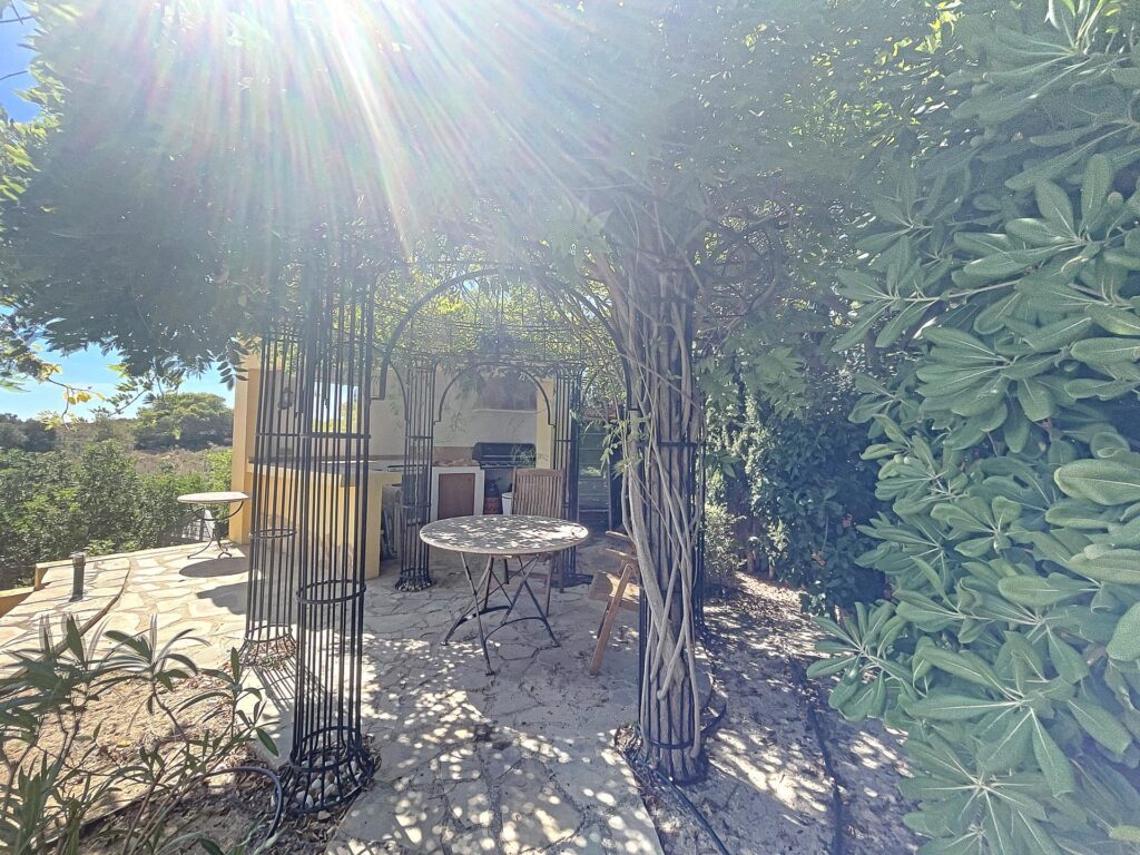 Frontline villa with sea views 92