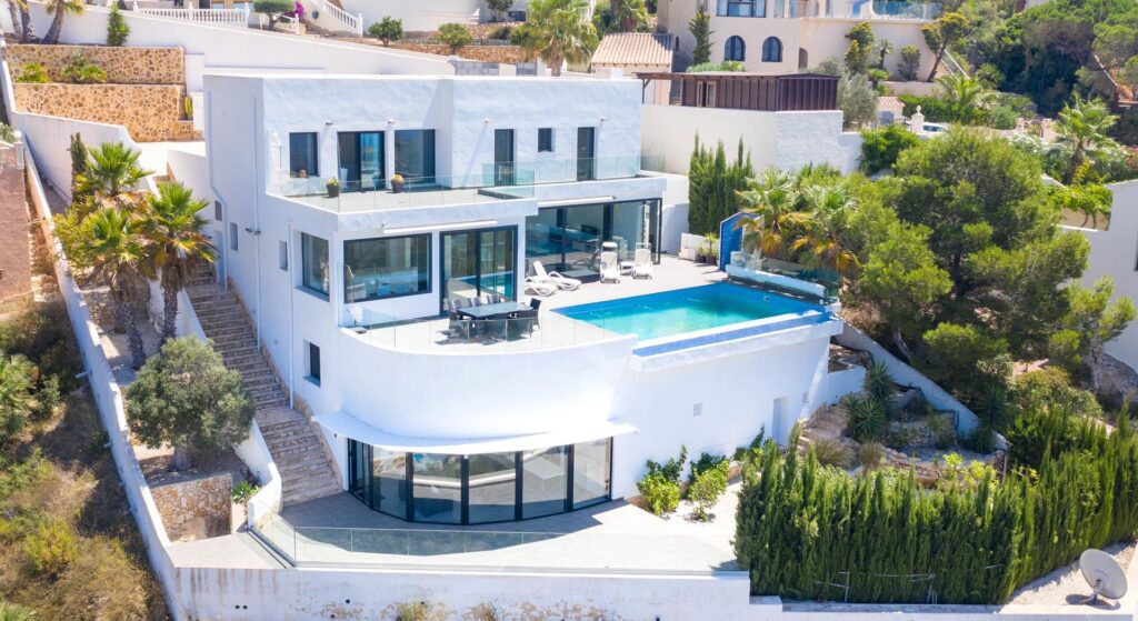 Modern villa with panoramic views 2