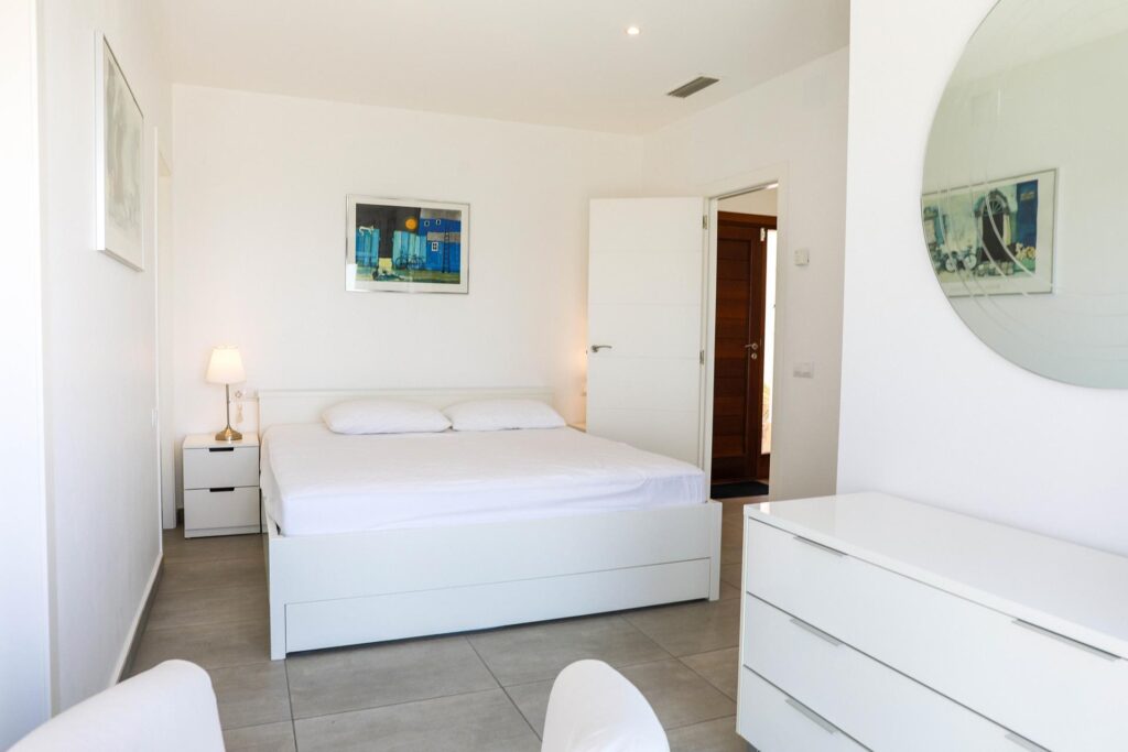 Modern villa with panoramic views 8