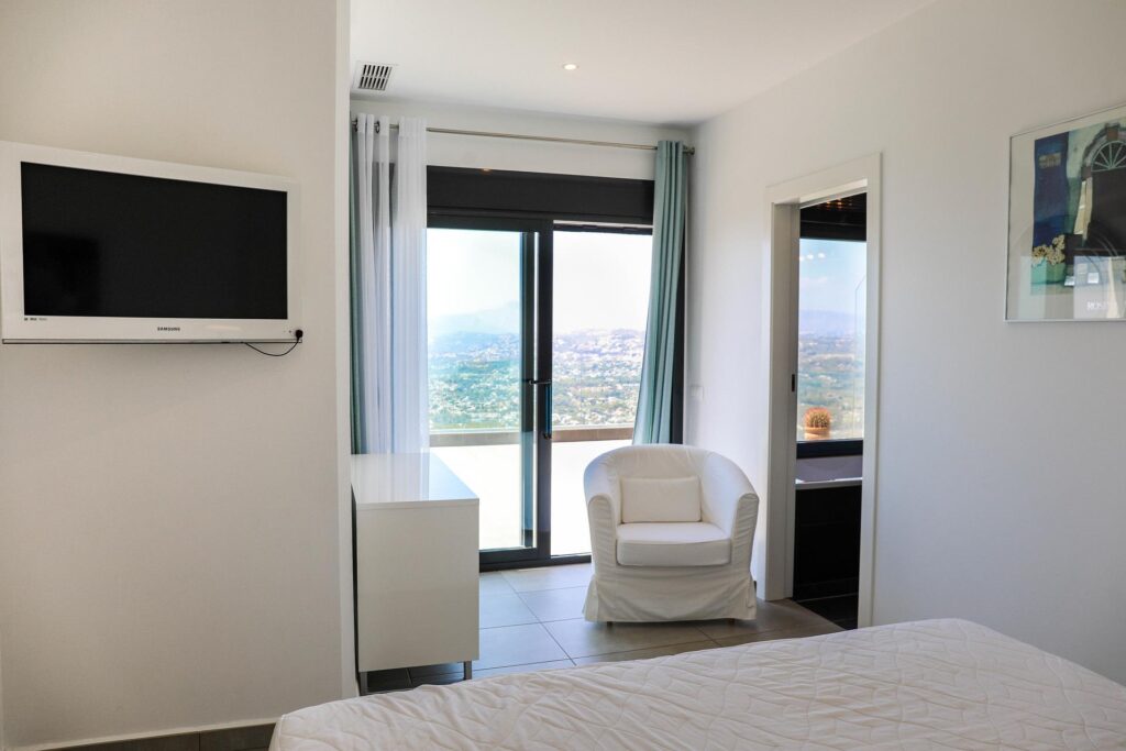 Modern villa with panoramic views 9