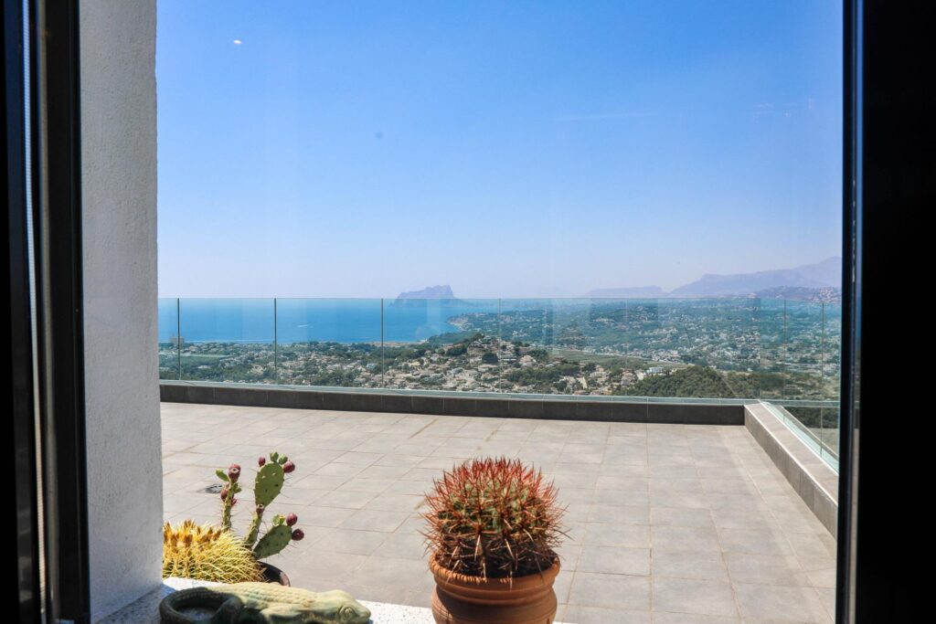 Modern villa with panoramic views 13