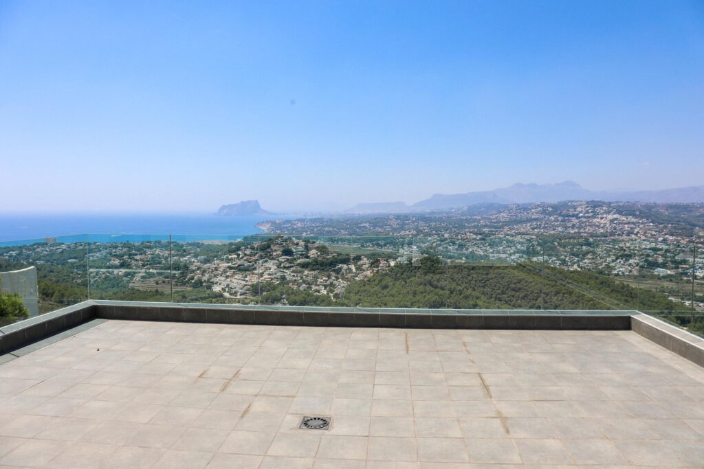 Modern villa with panoramic views 14