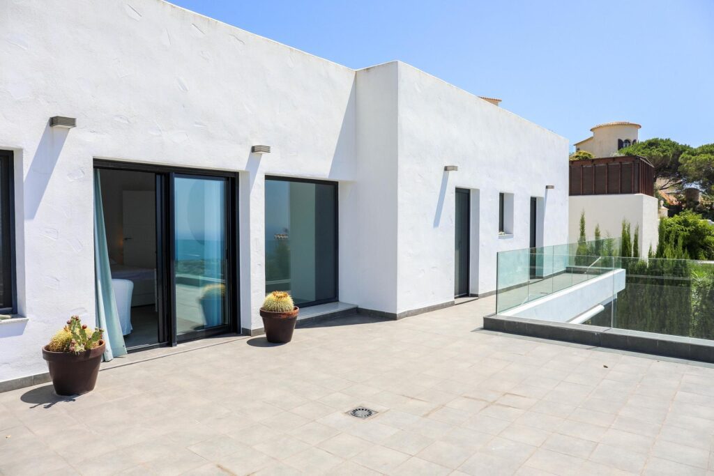 Modern villa with panoramic views 15