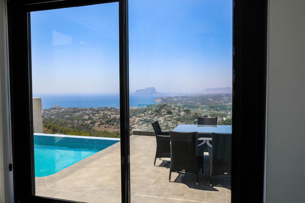 Modern villa with panoramic views 50