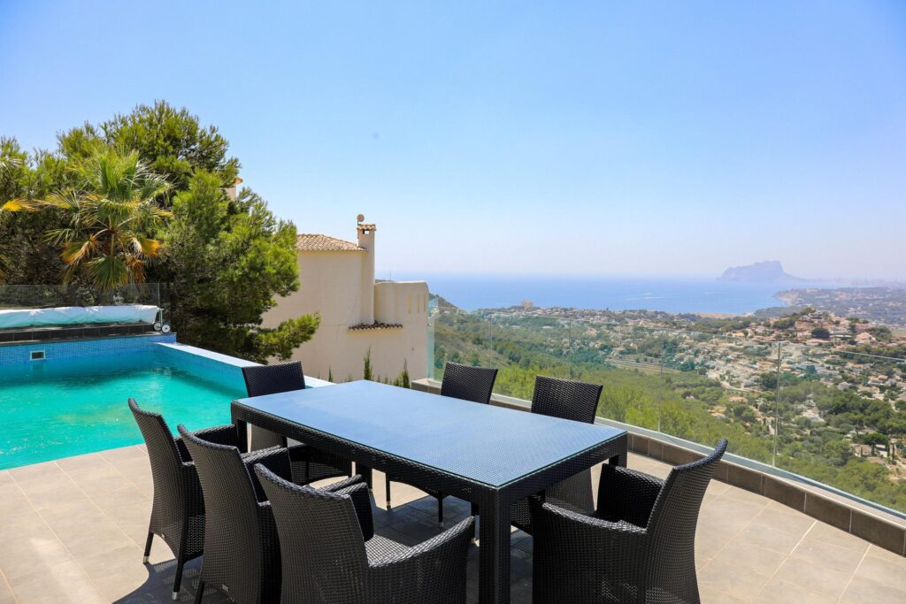 Modern villa with panoramic views 52