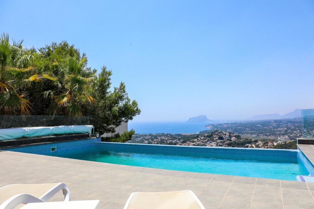 Modern villa with panoramic views 57