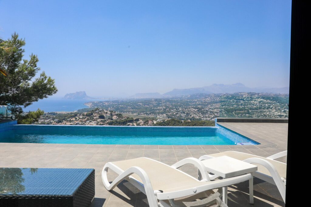 Modern villa with panoramic views 58