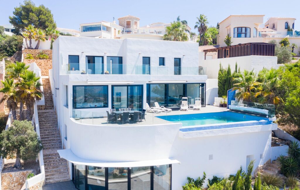 Modern villa with panoramic views 80