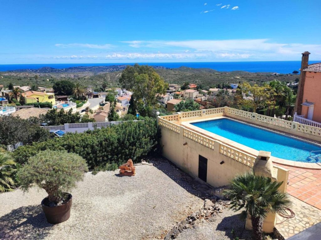 Cumbre del Sol: a Mediterranean-style villa with stunning sea views 1