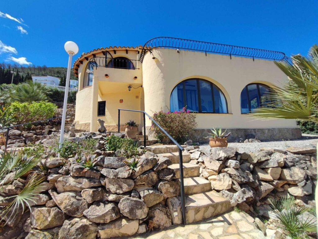 Cumbre del Sol: a Mediterranean-style villa with stunning sea views 3