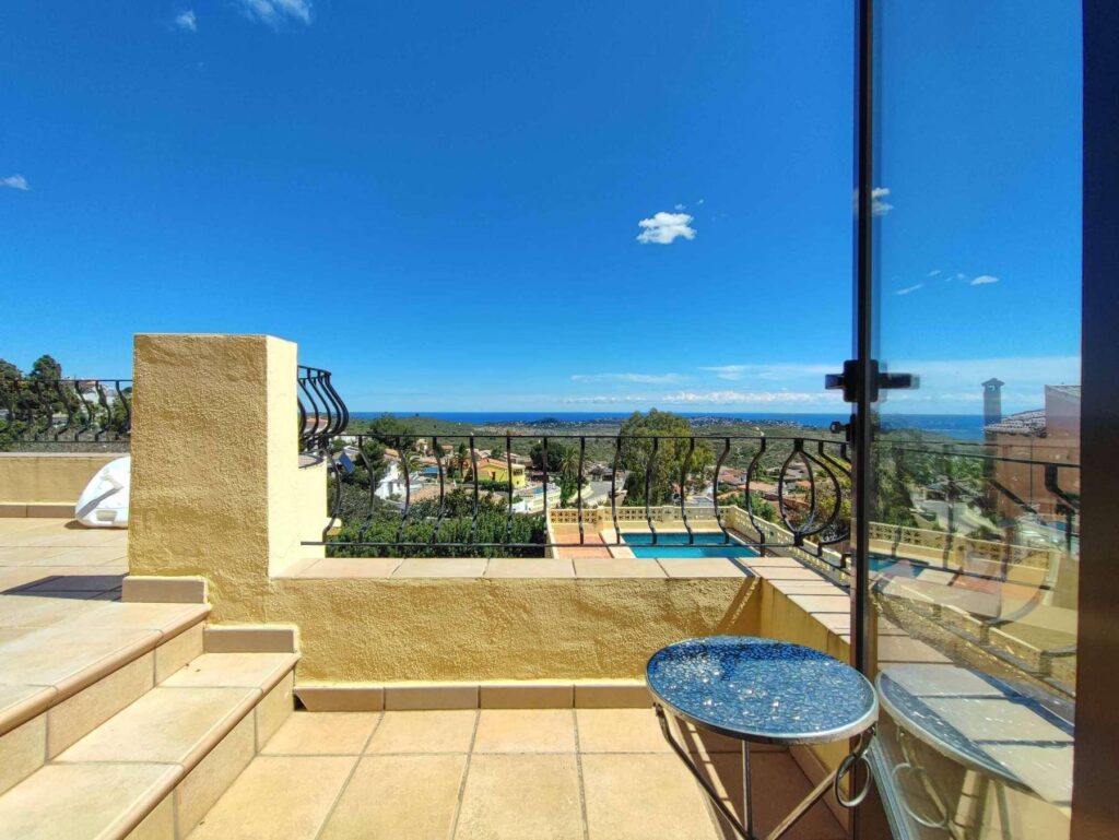 Cumbre del Sol: a Mediterranean-style villa with stunning sea views 4