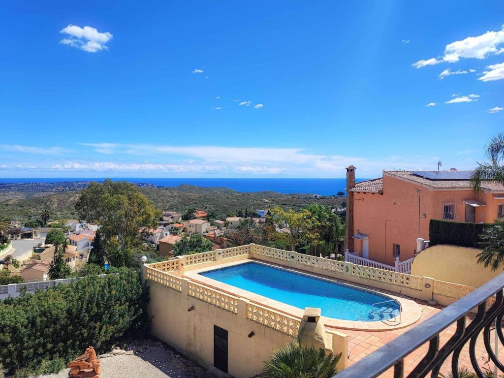 Cumbre del Sol: a Mediterranean-style villa with stunning sea views 8