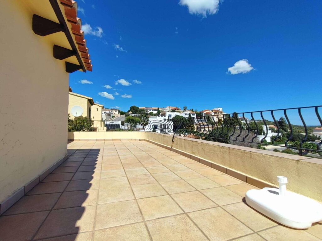 Cumbre del Sol: a Mediterranean-style villa with stunning sea views 11