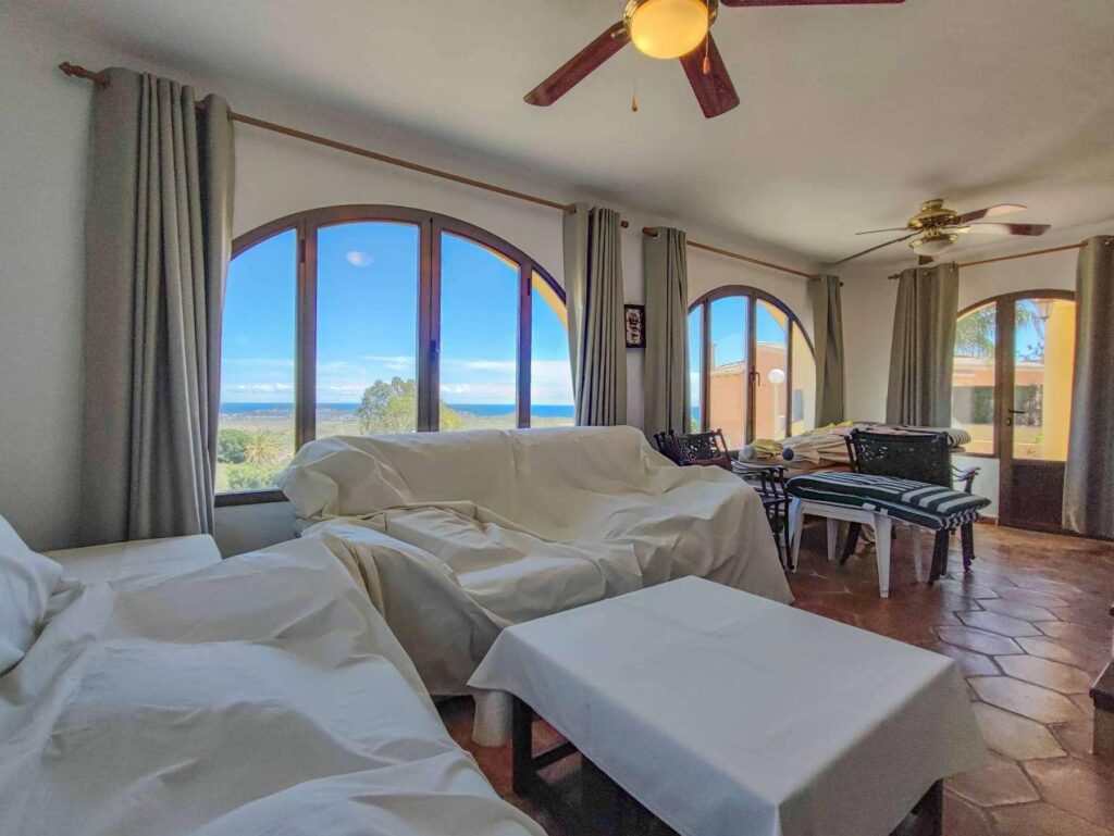 Cumbre del Sol: a Mediterranean-style villa with stunning sea views 23