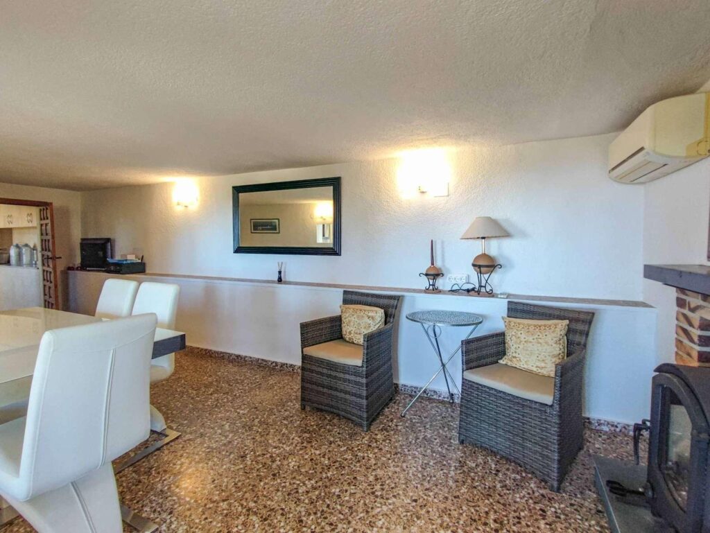 Cumbre del Sol: a Mediterranean-style villa with stunning sea views 26