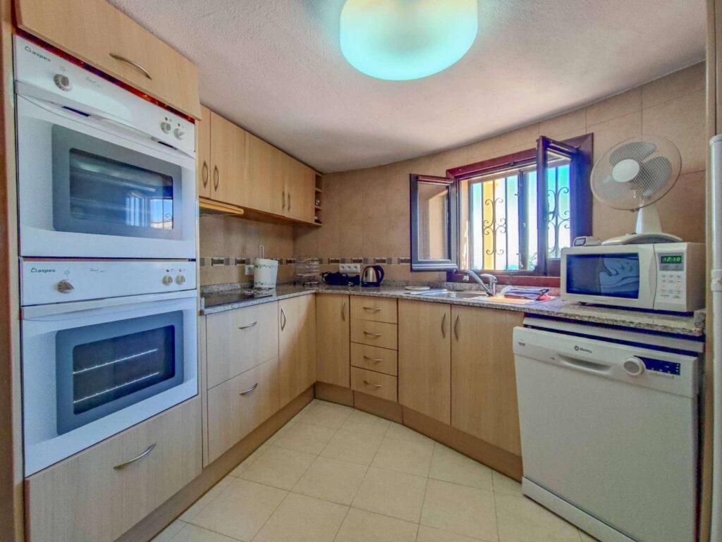 Cumbre del Sol: a Mediterranean-style villa with stunning sea views 29