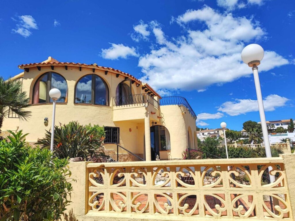 Cumbre del Sol: a Mediterranean-style villa with stunning sea views 31