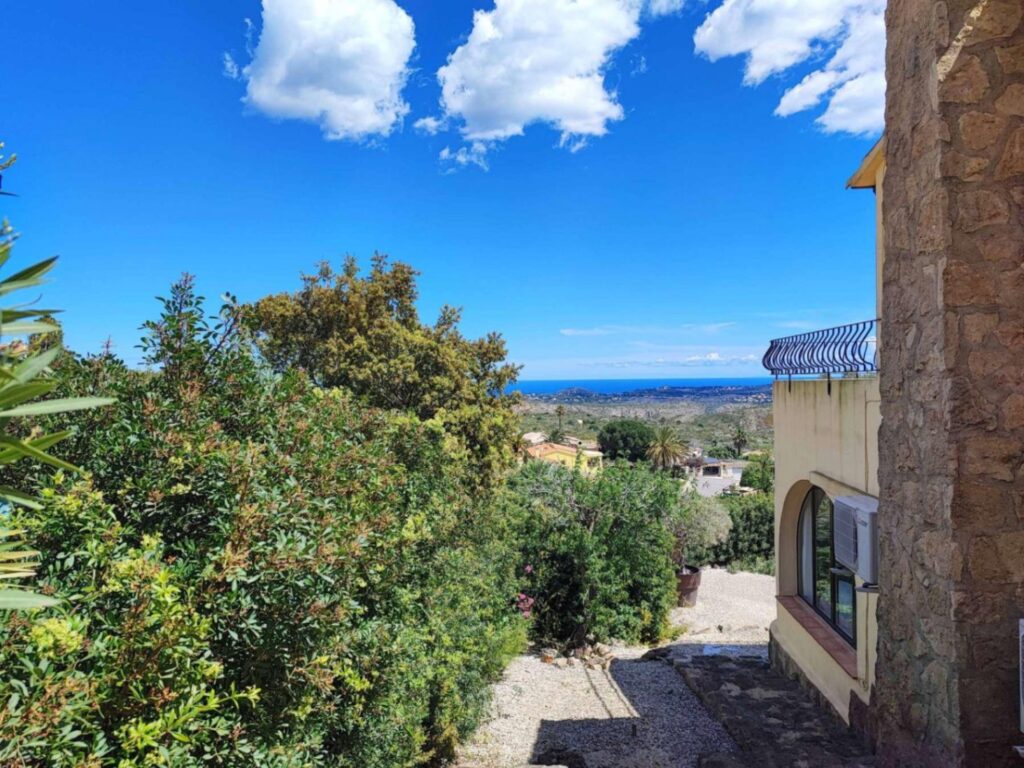 Cumbre del Sol: a Mediterranean-style villa with stunning sea views 46