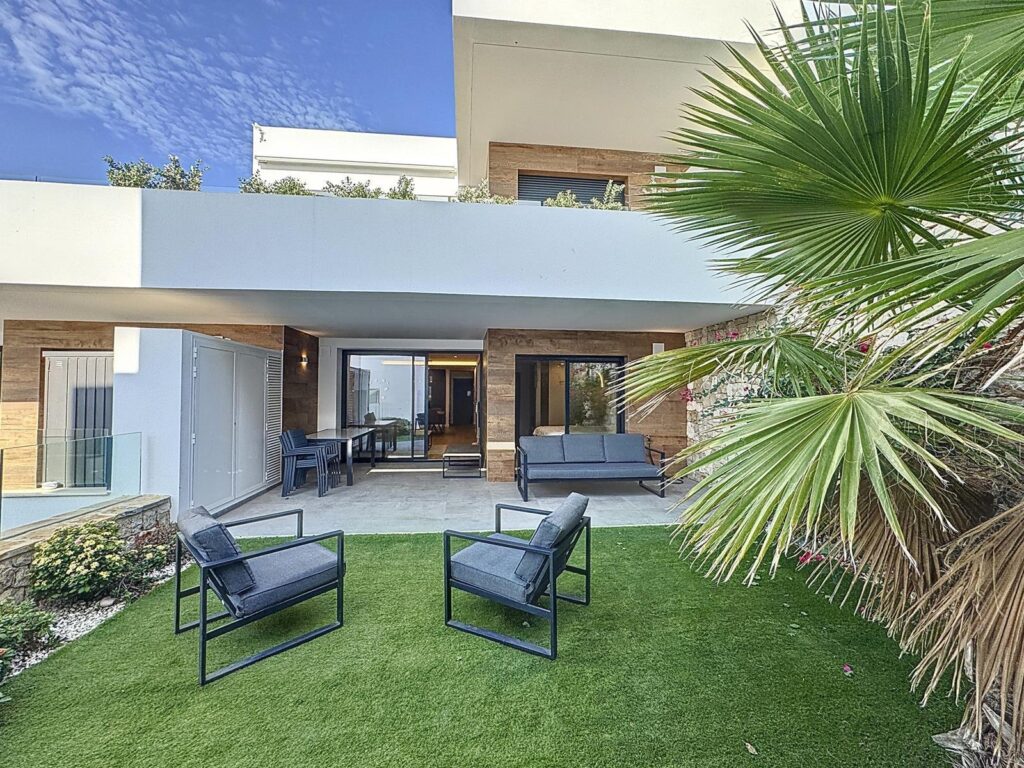 Cumbre del Sol, modern apartment with private garden 1