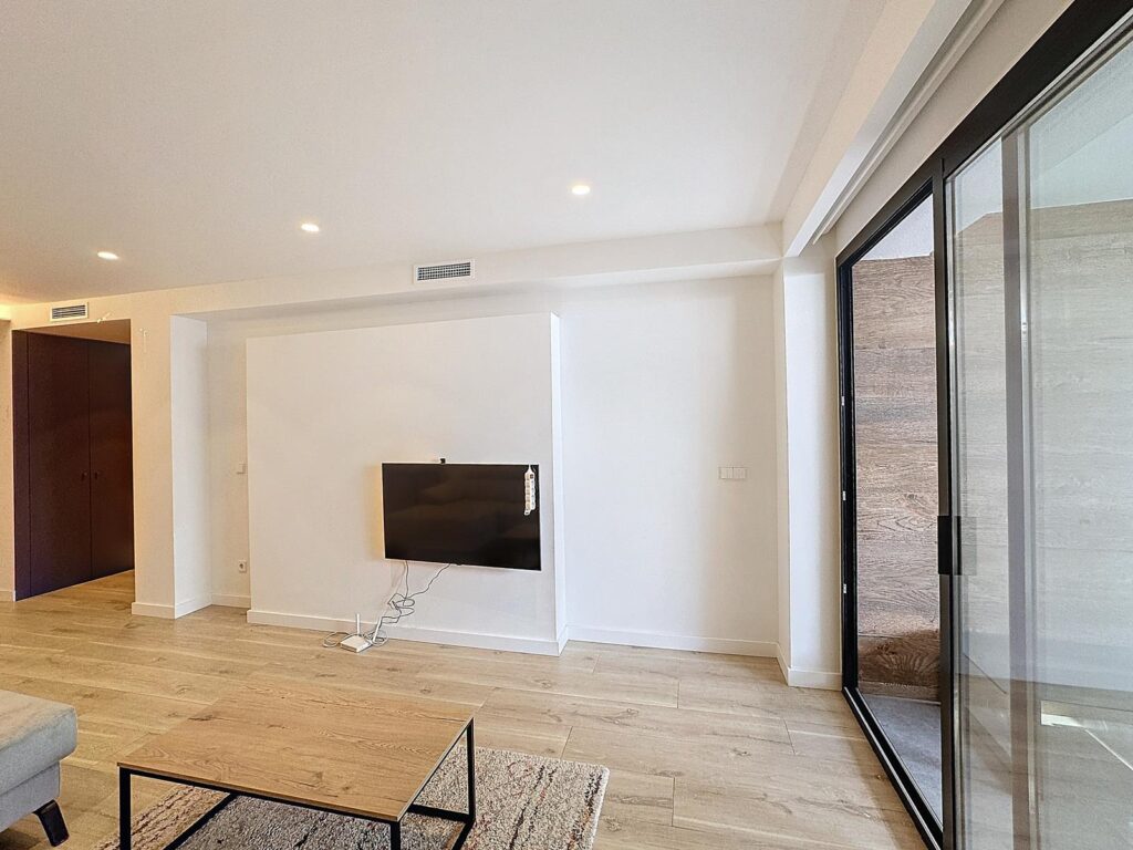 Cumbre del Sol, modern apartment with private garden 9