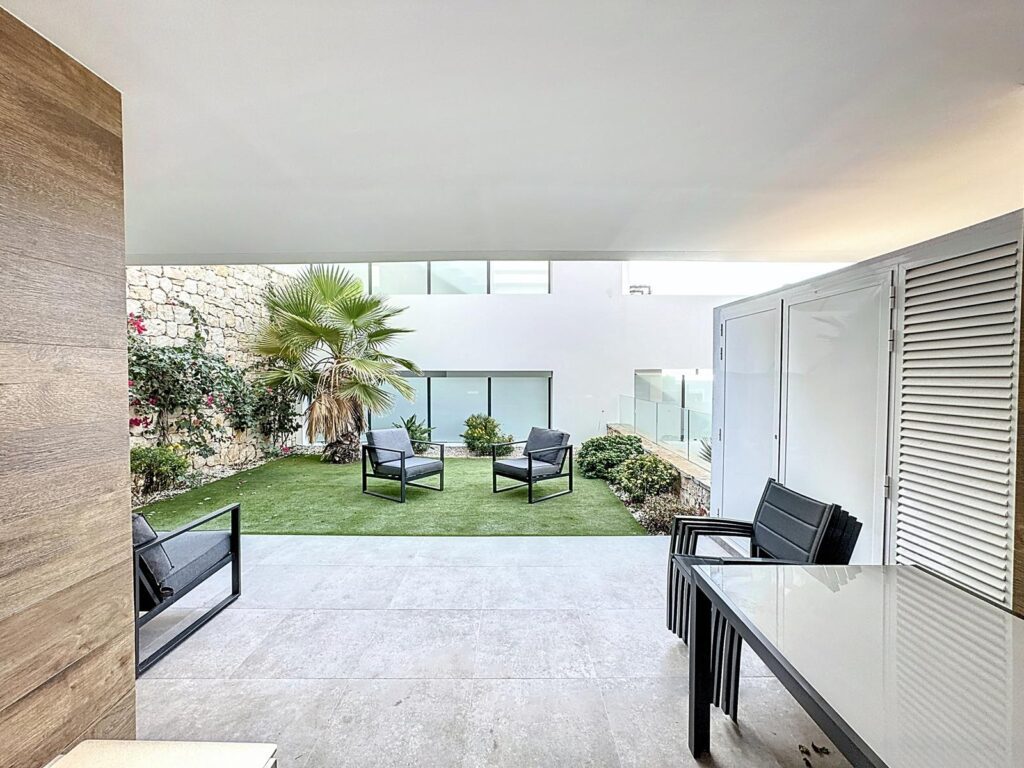 Cumbre del Sol, modern apartment with private garden 10