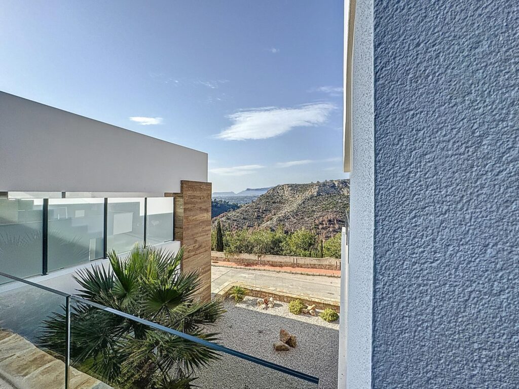 Cumbre del Sol, modern apartment with private garden 12