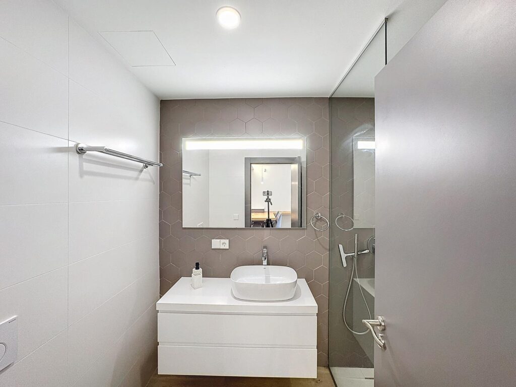 Cumbre del Sol, modern apartment with private garden 23