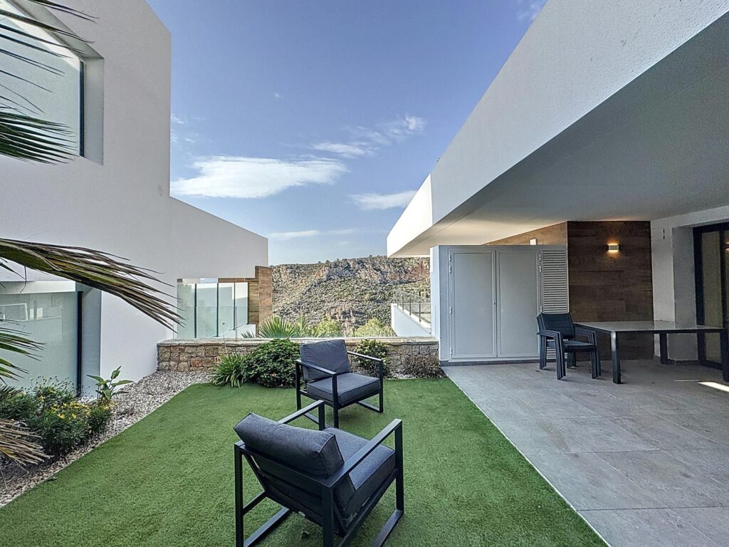 Cumbre del Sol, modern apartment with private garden 36