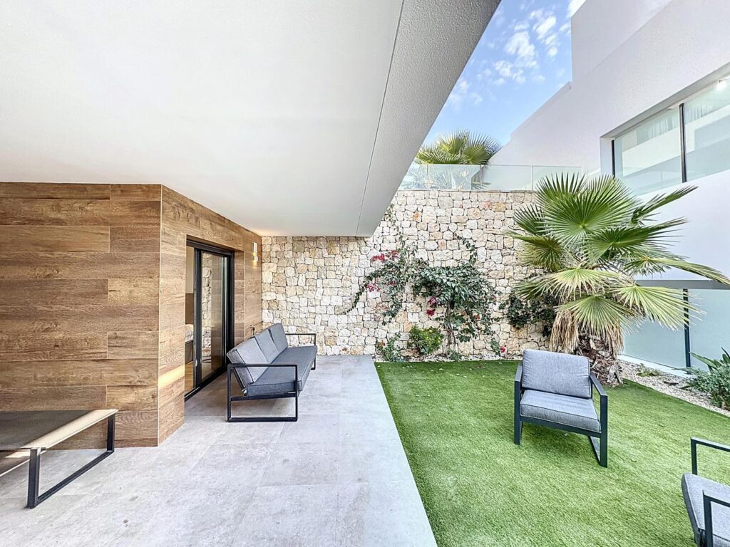 Cumbre del Sol, modern apartment with private garden 37