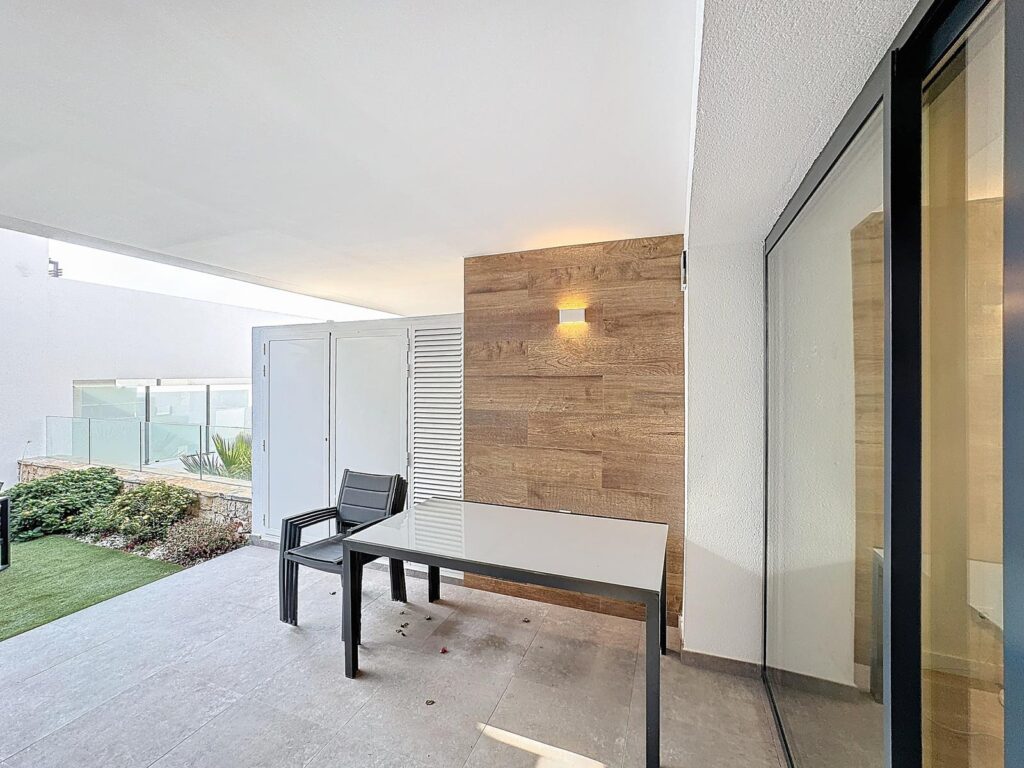 Cumbre del Sol, modern apartment with private garden 38