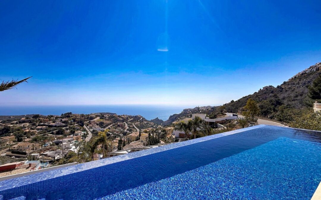 Cumbre del Sol villa moderna con vistas panorámicas al mar