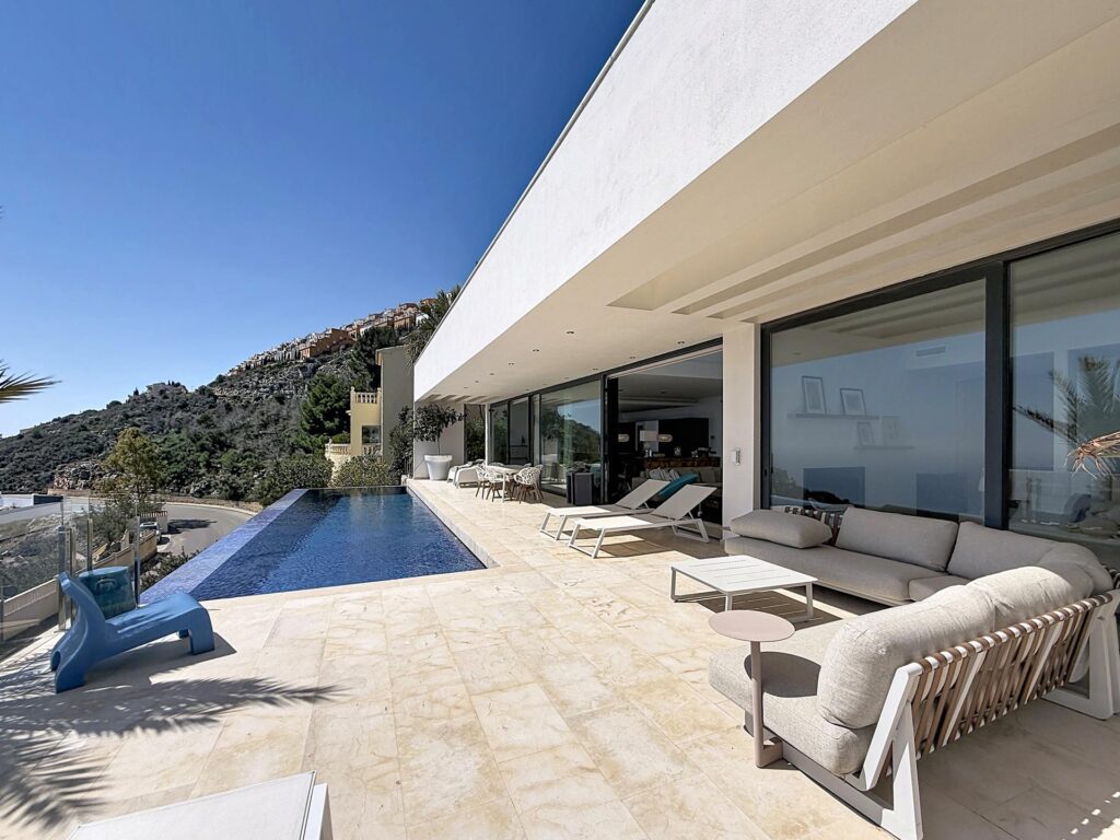 Cumbre del Sol modern villa with panoramic sea views 28