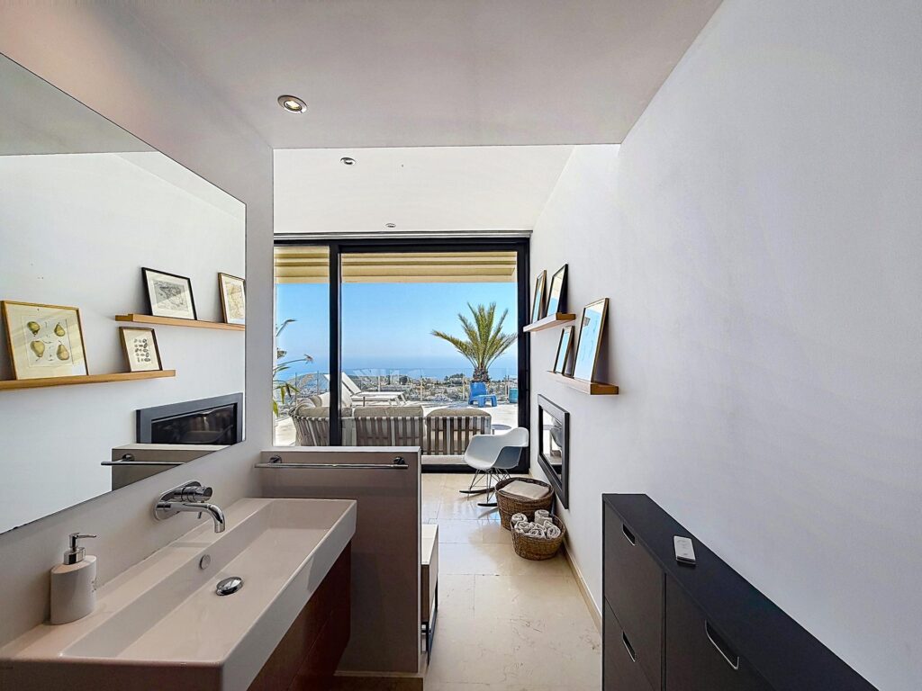 Cumbre del Sol modern villa with panoramic sea views 32