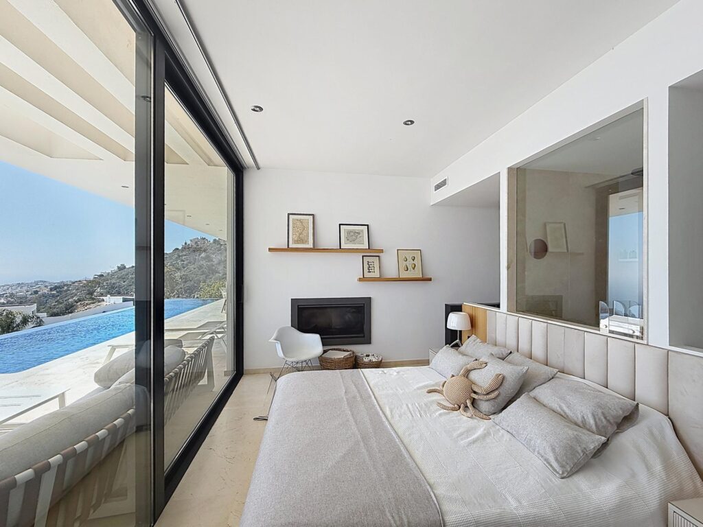 Cumbre del Sol modern villa with panoramic sea views 36