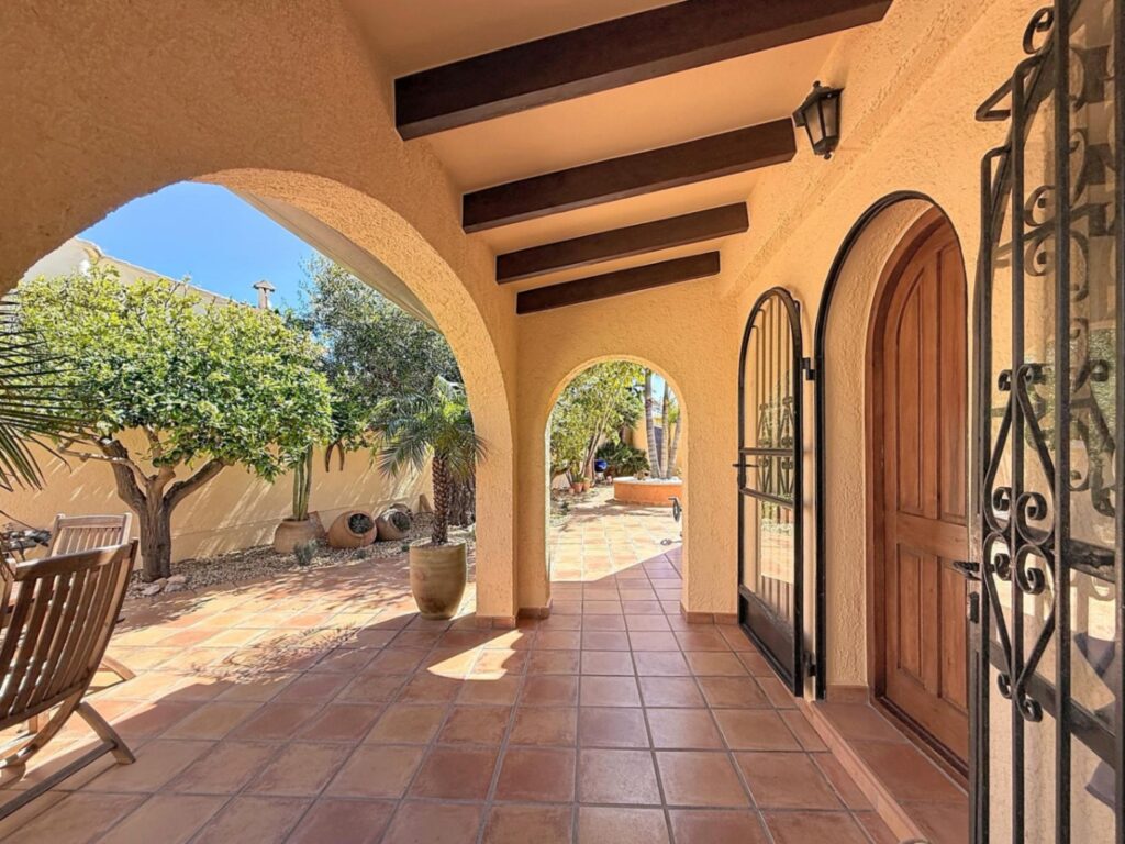 Cumbre del Sol villa with spectacular views of the sea and cliffs. 6