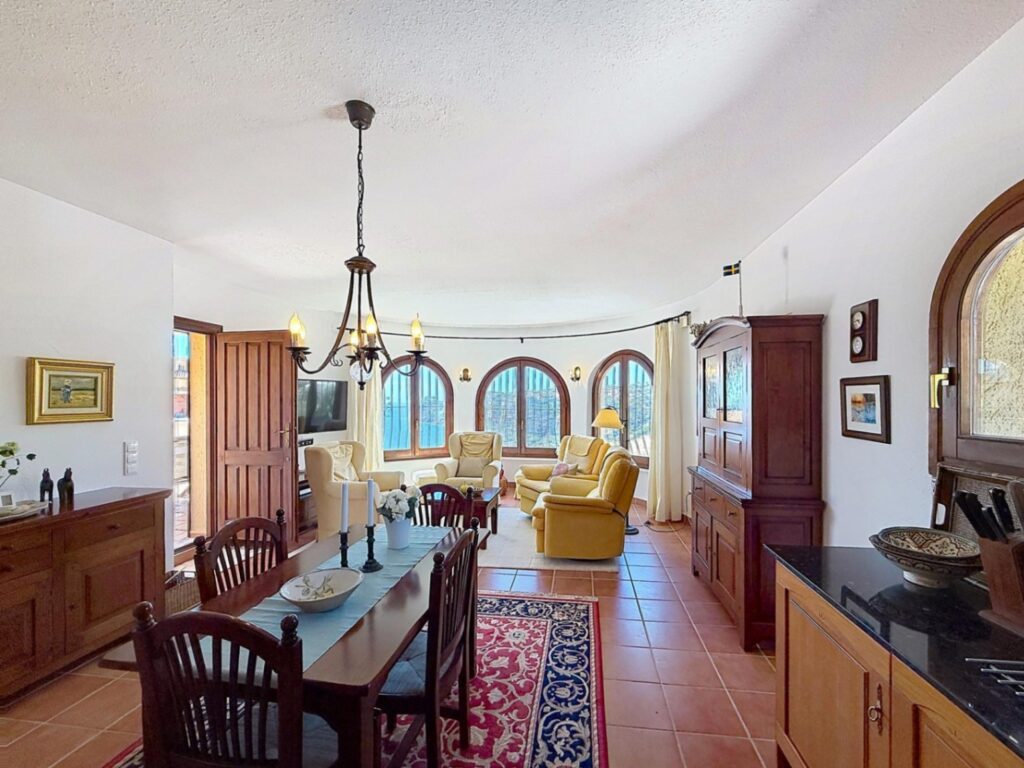 Cumbre del Sol villa with spectacular views of the sea and cliffs. 8